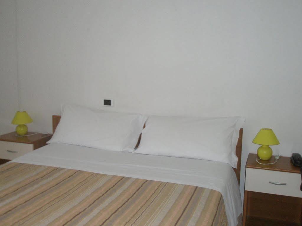 Hotel Athena Сполето Екстер'єр фото